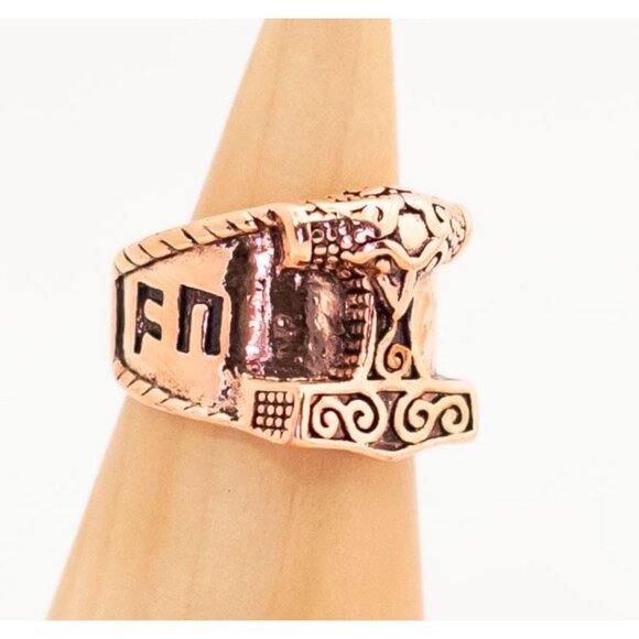 Vintage Rose Gold Medieval Treasure Ring - Size 8 - T13 - Picture 2 of 3